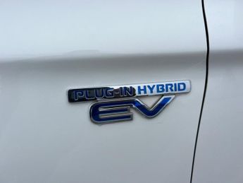 Mitsubishi Outlander PHEV REFLEX PLUS COMMERCIAL