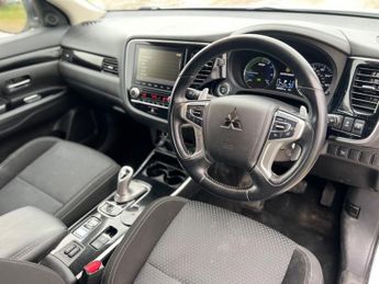 Mitsubishi Outlander PHEV REFLEX PLUS COMMERCIAL