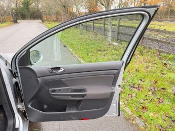 Volkswagen Golf 1.6 FSI S 5dr