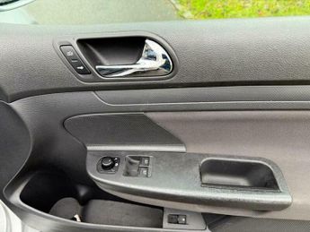 Volkswagen Golf 1.6 FSI S 5dr