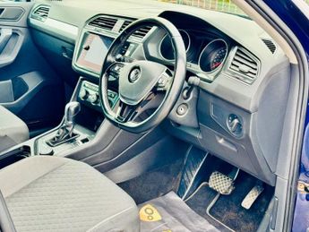 Volkswagen Tiguan SE NAVIGATION TDI 4MOTION DSG