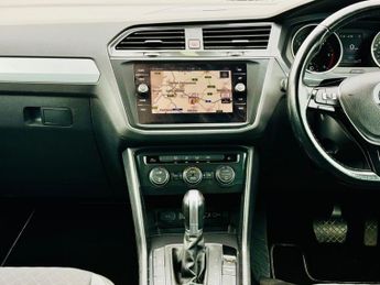Volkswagen Tiguan SE NAVIGATION TDI 4MOTION DSG