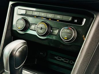 Volkswagen Tiguan SE NAVIGATION TDI 4MOTION DSG