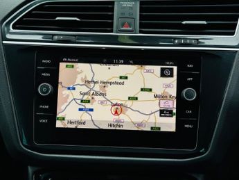 Volkswagen Tiguan SE NAVIGATION TDI 4MOTION DSG