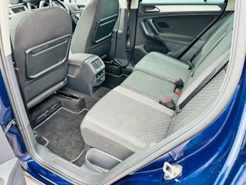 Volkswagen Tiguan SE NAVIGATION TDI 4MOTION DSG