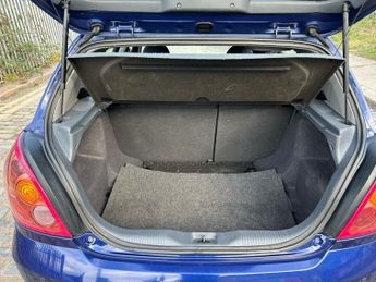 Nissan Almera SE