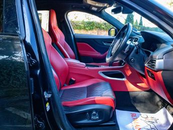 Jaguar F-Pace SVR AWD - Santorini Black - Sliding Roof
