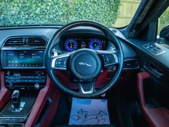 Jaguar F-Pace SVR AWD - Santorini Black - Sliding Roof
