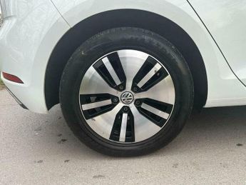 Volkswagen Golf 35.8kWh e-Golf Auto 5dr