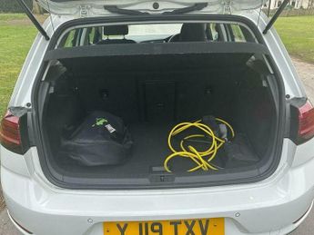 Volkswagen Golf 35.8kWh e-Golf Auto 5dr