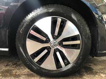 VOLKSWAGEN GOLF E-GOLF