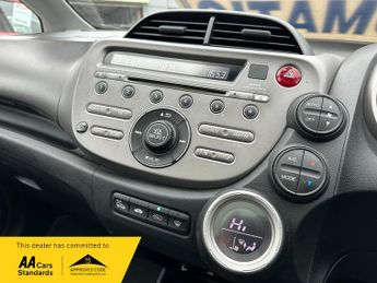 Honda Jazz 1.4 AUTO CVT I-VTEC EX I-SHIFT 100 BHP ( AUTOMAIC )