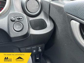 Honda Jazz 1.4 AUTO CVT I-VTEC EX I-SHIFT 100 BHP ( AUTOMAIC )