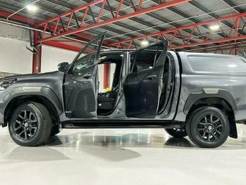 Toyota Hilux 2.8 D-4D Invincible X Auto 4WD Euro 6 (s/s) 4dr