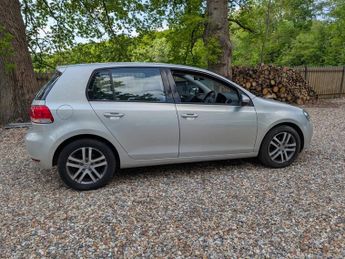 Volkswagen Golf SE TSI DSG