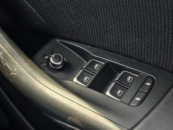 Audi Q3 2.0 TDI S line SUV 5dr Diesel S Tronic quattro Euro 5 (s/s) (177