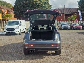 Audi Q3 2.0 TDI S line SUV 5dr Diesel S Tronic quattro Euro 5 (s/s) (177