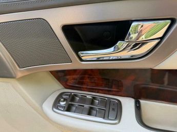 Jaguar XF 3.0 V6 Premium Luxury Saloon 4dr Petrol Auto Euro 5 (s/s) (340 p