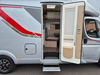 Fiat burstner IXEO T690G AUTOMATIC, 2 BERTH-4 BELTED SEATS-SOLAR-SAT TV