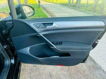 Volkswagen Golf e-Golf Auto 5dr