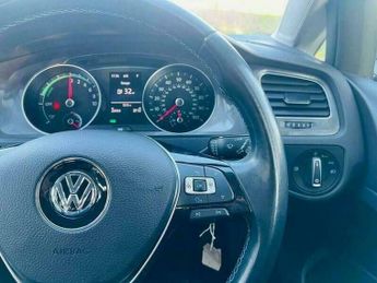 Volkswagen Golf e-Golf Auto 5dr