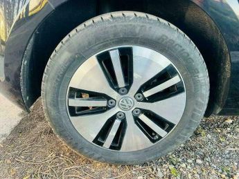 Volkswagen Golf e-Golf Auto 5dr