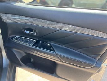 Mitsubishi Outlander PHEV DYNAMIC