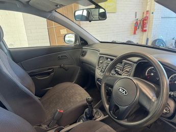 Kia Rio 1