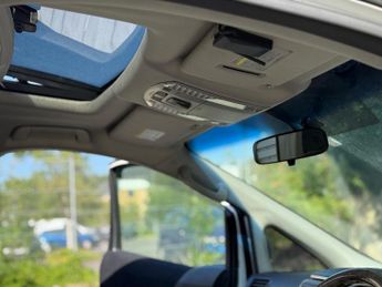 Toyota Vellfire Golden Eyes