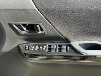 Toyota Vellfire Golden Eyes