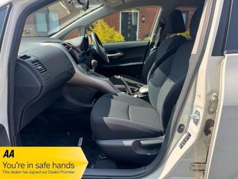 Toyota Auris AUTOMATIC AURIS 1.5L 5 DOOR HATCH BACK