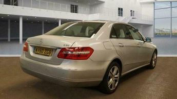 Mercedes-Benz E Class 2.1 E220 CDI BlueEfficiency Avantgarde Tiptronic Euro 5 4dr