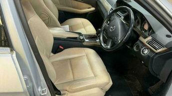 Mercedes-Benz E Class 2.1 E220 CDI BlueEfficiency Avantgarde Tiptronic Euro 5 4dr