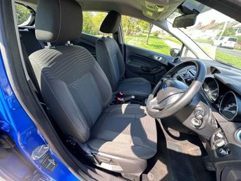 Ford Fiesta 1.6 Zetec Hatchback 5dr Petrol Powershift Euro 5 (105 ps)