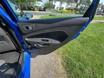 Ford Fiesta 1.6 Zetec Hatchback 5dr Petrol Powershift Euro 5 (105 ps)