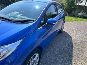 Ford Fiesta 1.6 Zetec Hatchback 5dr Petrol Powershift Euro 5 (105 ps)