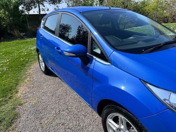 Ford Fiesta 1.6 Zetec Hatchback 5dr Petrol Powershift Euro 5 (105 ps)