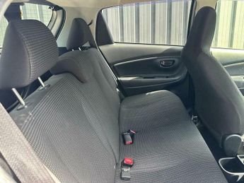 Toyota Yaris 1.5 VVT-h Active E-CVT Euro 6 (s/s) 5dr