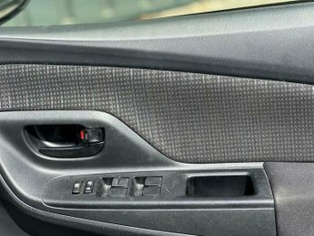 Toyota Yaris 1.5 VVT-h Active E-CVT Euro 6 (s/s) 5dr