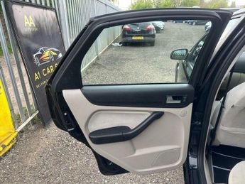 Ford Focus 2.0 Ghia 5dr