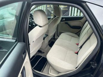 Ford Focus 2.0 Ghia 5dr