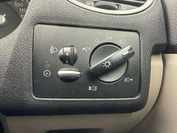 Ford Focus 2.0 Ghia 5dr