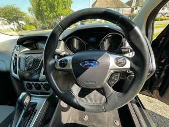 Ford Focus 1.6 Zetec Estate 5dr Petrol Powershift Euro 5 (125 ps)