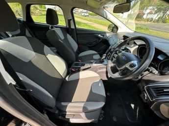 Ford Focus 1.6 Zetec Estate 5dr Petrol Powershift Euro 5 (125 ps)
