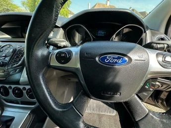 Ford Focus 1.6 Zetec Estate 5dr Petrol Powershift Euro 5 (125 ps)