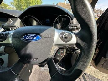 Ford Focus 1.6 Zetec Estate 5dr Petrol Powershift Euro 5 (125 ps)