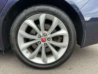 Jaguar XF 2.0d R-Sport Auto AWD Euro 6 (s/s) 4dr