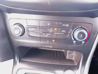 Ford Focus 1.6 Zetec Powershift Euro 6 5dr