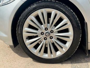 Jaguar XF 3.0d V6 Portfolio Auto Euro 5 4dr