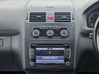 Volkswagen Touran 1.6 TDI BlueMotion Tech SE DSG Euro 5 (s/s) 5dr